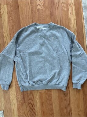 ALO Yoga Light Gray Women's Crewneck Sweatshirt